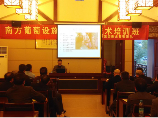 永利3544am登录官网理学院涂海华副教授在为学员们授课 永利3544am登录官网理学院涂海华副教授在为学员们授课